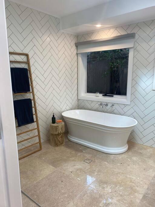 וונטוורט פאלס Sunnyside Luxurious 4Br Art Villa, Fireplace, Village 2Mins מראה חיצוני תמונה